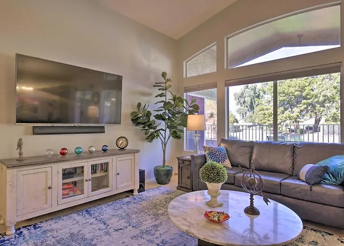 Holiday home Snowbird & Golfer Oasis! Lake-view Peoria Retreat Surprise