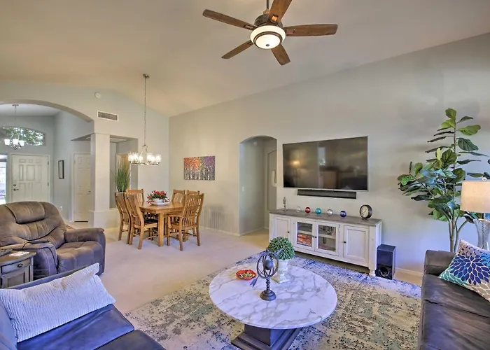 Snowbird & Golfer Oasis! Lake-view Peoria Retreat