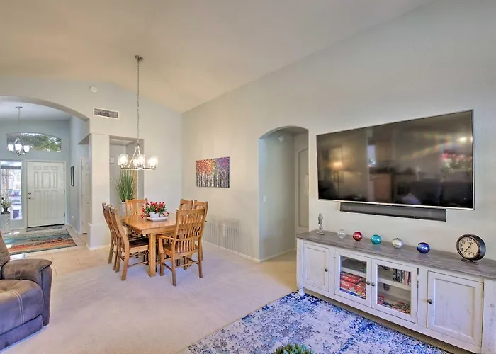 Holiday home Snowbird & Golfer Oasis! Lake-view Peoria Retreat Surprise