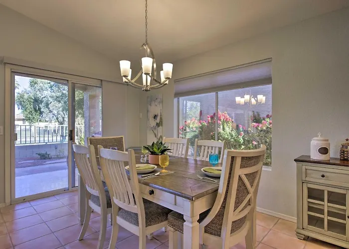 Snowbird & Golfer Oasis! Lake-view Peoria Retreat Holiday home Surprise