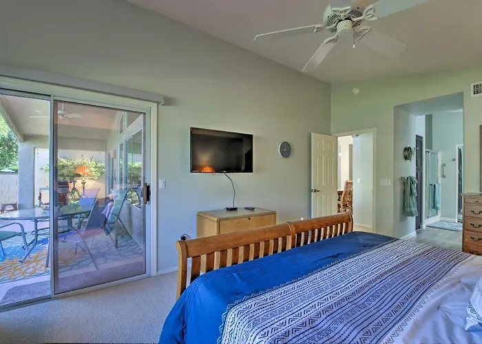 Snowbird & Golfer Oasis! Lake-view Peoria Retreat Surprise