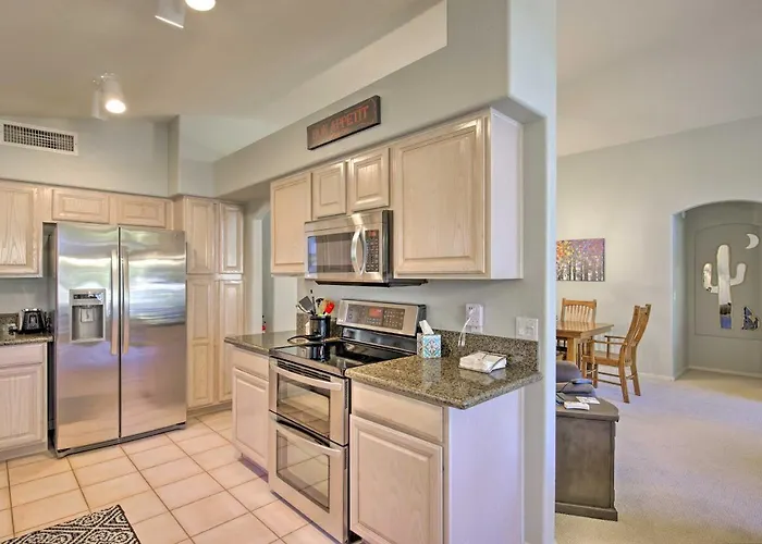 Holiday home Snowbird & Golfer Oasis! Lake-view Peoria Retreat