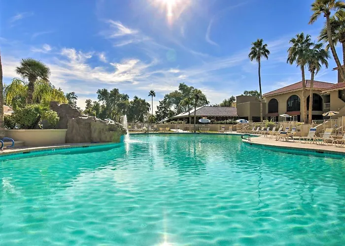 Holiday home Snowbird & Golfer Oasis! Lake-view Peoria Retreat