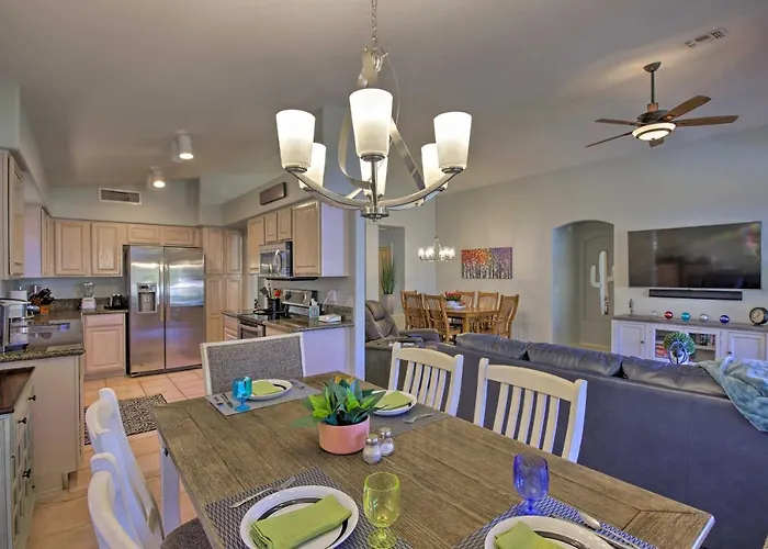 Holiday home Snowbird & Golfer Oasis! Lake-view Peoria Retreat