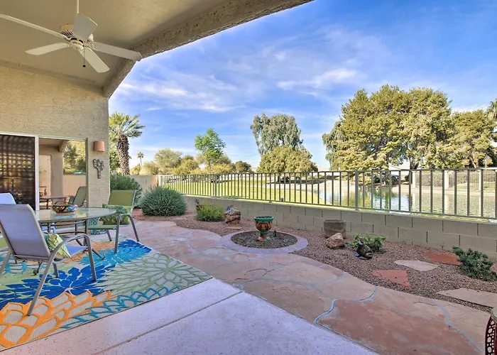Snowbird & Golfer Oasis! Lake-view Peoria Retreat *