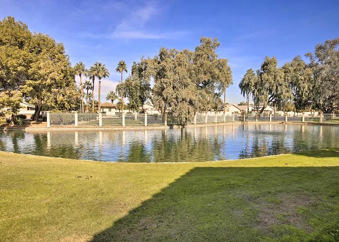 Snowbird & Golfer Oasis! Lake-view Peoria Retreat Holiday home Surprise