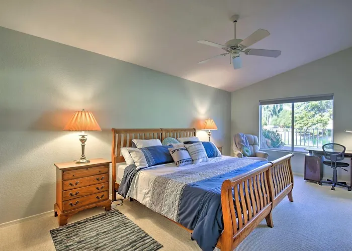 Snowbird & Golfer Oasis! Lake-view Peoria Retreat Holiday home Surprise
