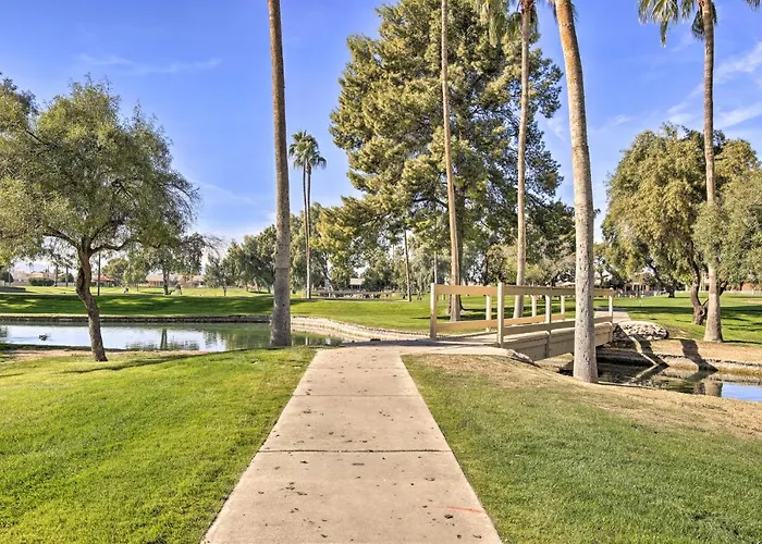 Snowbird & Golfer Oasis! Lake-view Peoria Retreat Surprise